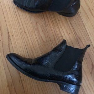 Freda Salvador Sleek Chelsea boots